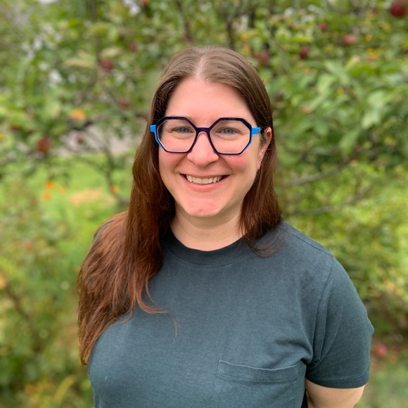 Meet your Posher, Liz - Picture 1 of 2